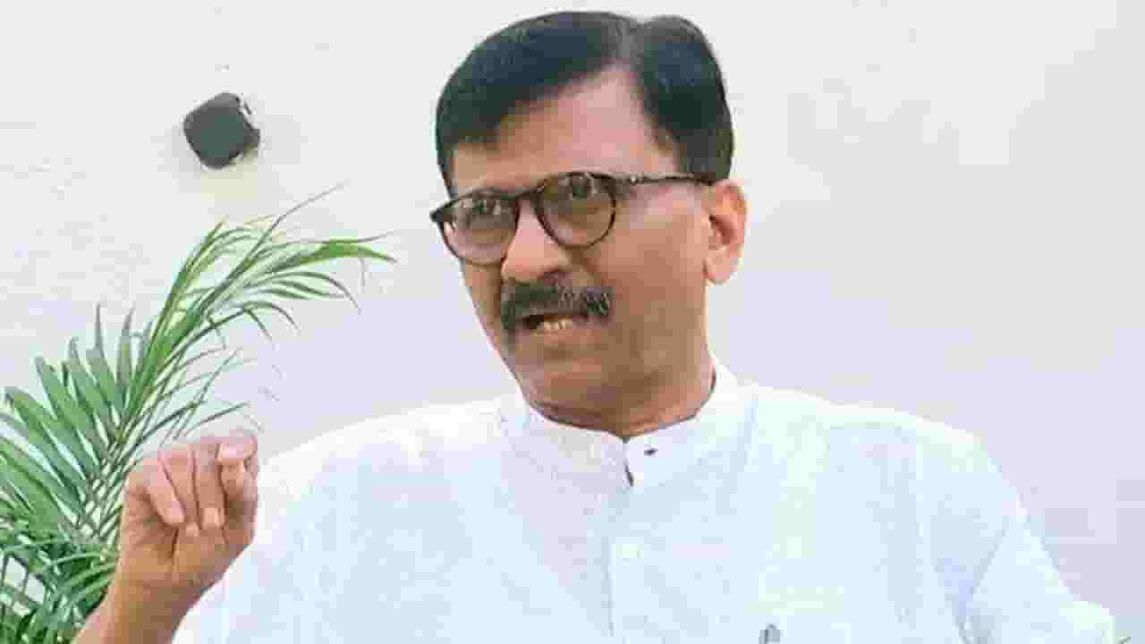 बारसू रिफायनरीवरून मुख्यमंत्र्यांची डोळेझाक; राऊत यांची शिंदेवर टीका, काय केली मागणी? बारसू रिफायनरीवरून मुख्यमंत्र्यांची डोळेझाक; राऊत यांची शिंदेवर टीका, काय केली मागणी?