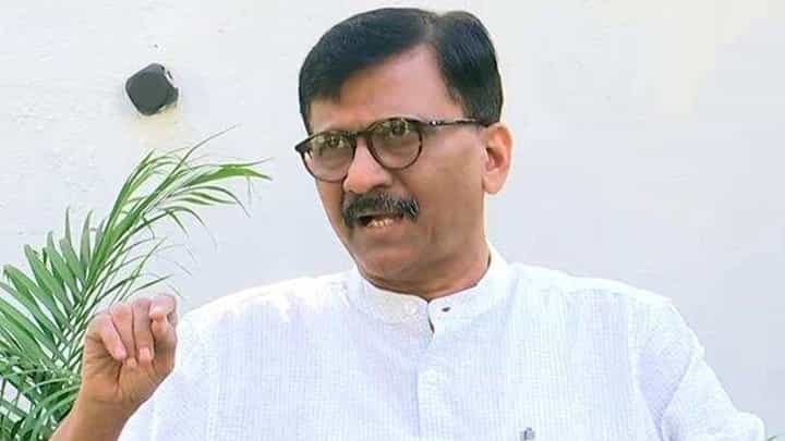 बारसू रिफायनरीवरून मुख्यमंत्र्यांची डोळेझाक; राऊत यांची शिंदेवर टीका, काय केली मागणी? बारसू रिफायनरीवरून मुख्यमंत्र्यांची डोळेझाक; राऊत यांची शिंदेवर टीका, काय केली मागणी?