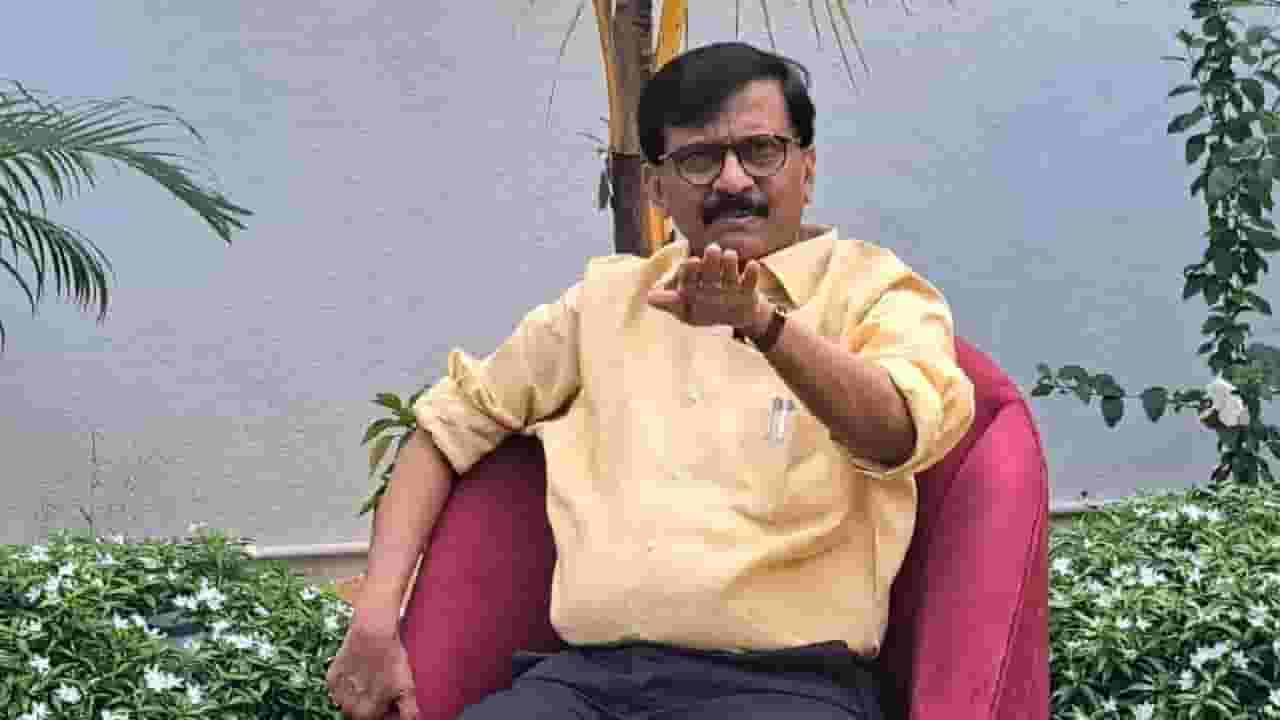 रिफायनरीसाठी 'हे' यांचं हिंदुत्व; मराठी माणसावर हल्ले... राऊत यांची सरकारवर काय टीका रिफायनरीसाठी 'हे' यांचं हिंदुत्व; मराठी माणसावर हल्ले... राऊत यांची सरकारवर काय टीका