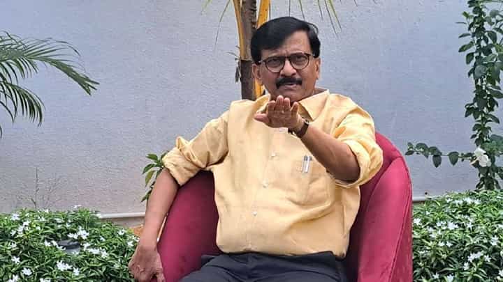 रिफायनरीसाठी 'हे' यांचं हिंदुत्व; मराठी माणसावर हल्ले... राऊत यांची सरकारवर काय टीका रिफायनरीसाठी 'हे' यांचं हिंदुत्व; मराठी माणसावर हल्ले... राऊत यांची सरकारवर काय टीका