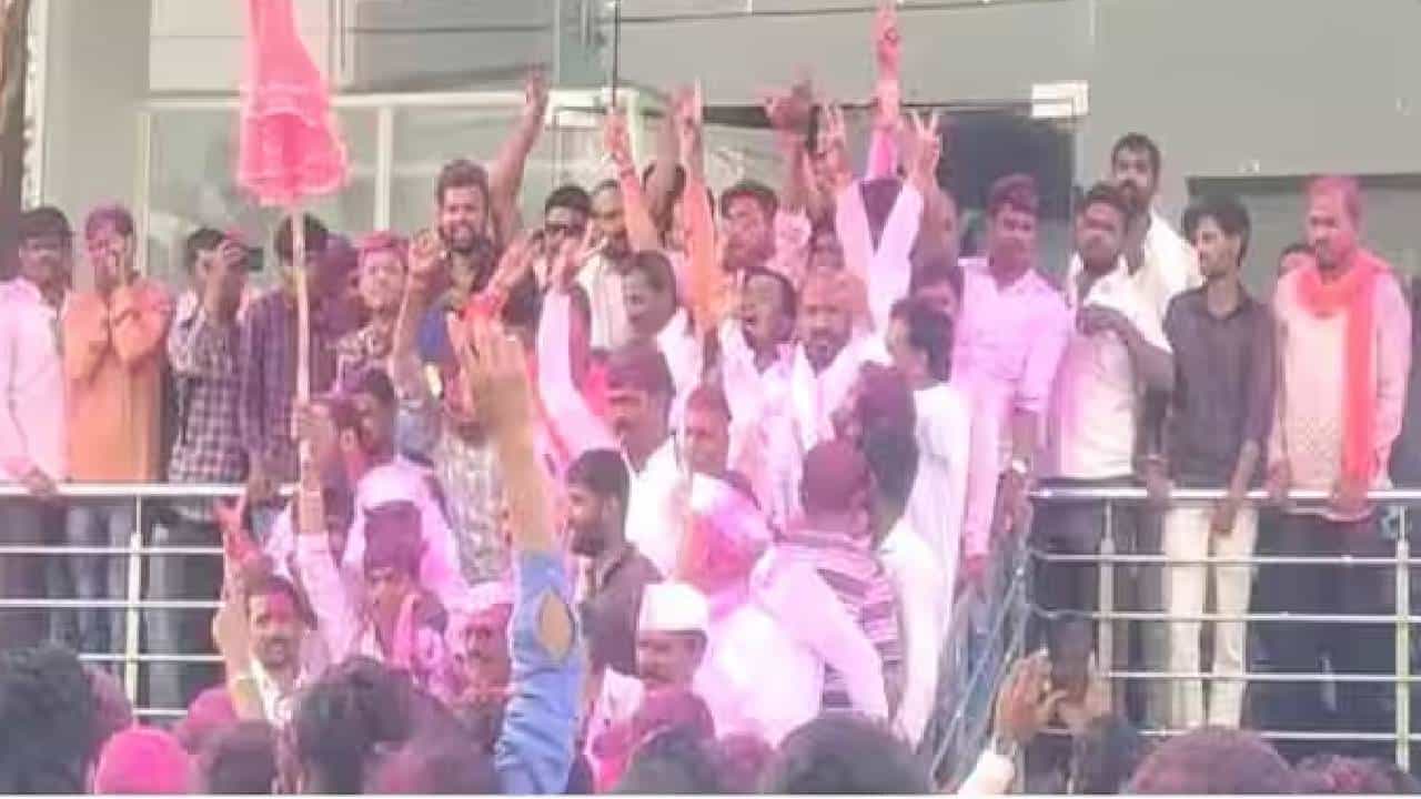 बाजार समितीत गुलाल कुणाचा? आघाडी की युतीचा?, सर्वात मोठा पक्ष कोणता?; निकाल एका क्लिकवर