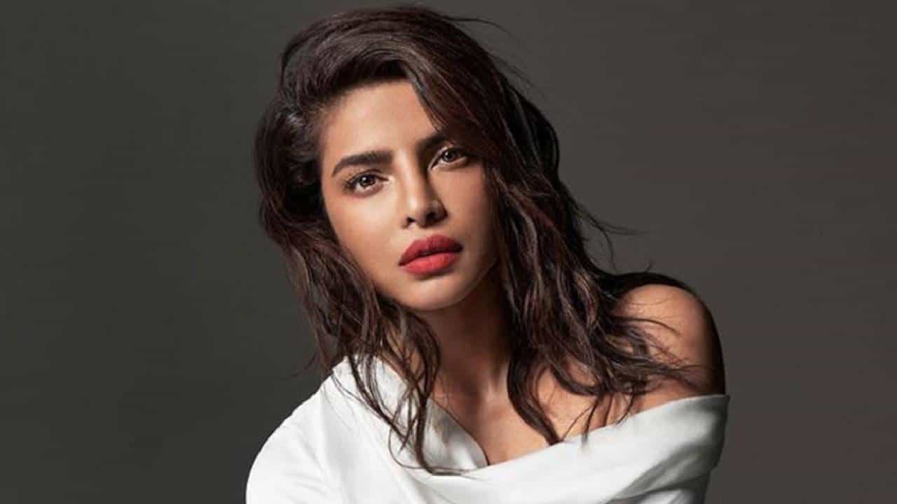 प्रियांका चोप्रा ही गेल्या काही दिवसांपासून तिच्या आगामी वेब सीरिजमुळे चर्चेत आहे. प्रियांका चोप्रा हिने काही दिवसांपूर्वीच मोठे खुलासे करत बाॅलिवूडवर गंभीर आरोप केले. प्रियांका चोप्रा हिचे हे आरोप ऐकून सर्वांनाच मोठा धक्का बसला होता.