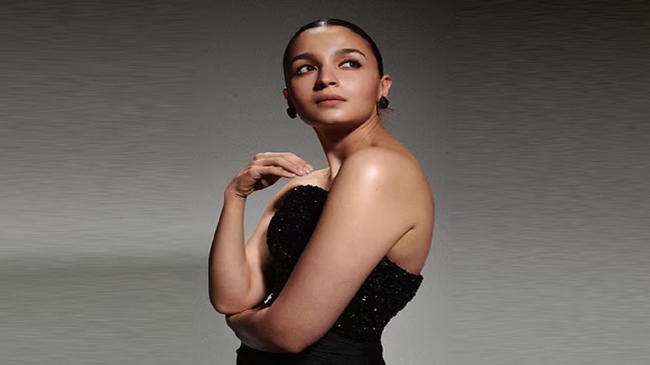 Alia Bhatt हिच्या काळ्या ड्रेसमध्ये ग्लॅमरस अदा; फोटो पाहून चाहते घायाळ