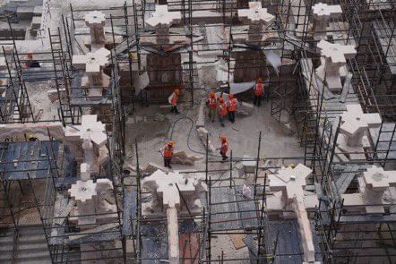 जानेवारी 2024 मध्ये मंदिरात दर्शन-पूजेला सुरुवात होईल. मंदिराच्या उभारणीसाठी सुमारे 800 कोटी रुपये खर्च करण्यात आले आहे. एकूण खर्च अंदाजे 1800 कोटी रुपयांचा होणार आहे.