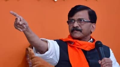 मुंबईचं महत्त्व कमी करण्याचा डाव गुजरातच्या भूमीतूनच; संजय राऊत यांचा गंभीर आरोप