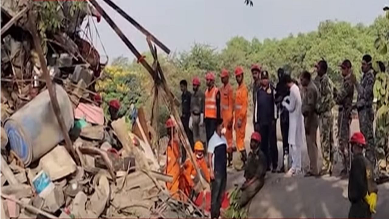 भिवंडी इमारत दुर्घटनास्थळी NDRF चं बचावकार्य सुरू, १० जणं अद्याप ...