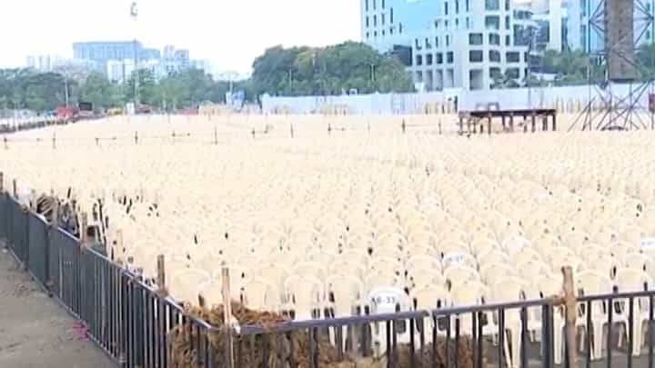 महाराष्ट्र दिनी मुंबईच्या BKC येथे 'मविआ'ची वज्रमूठ, बघा जय्यत तयारी महाराष्ट्र दिनी मुंबईच्या BKC येथे 'मविआ'ची वज्रमूठ, बघा जय्यत तयारी