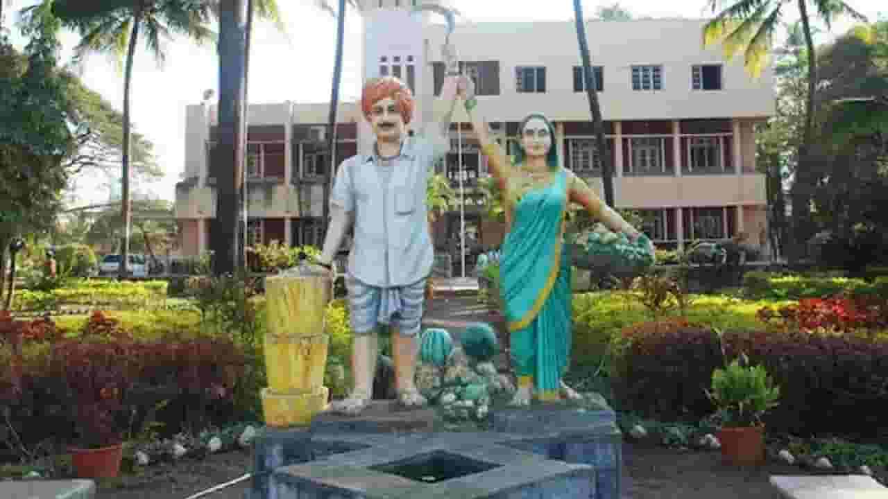 मुश्रीफ-घाटगे संघर्ष; कारण फक्त एकच बाजार समिती! काय होणार याची कागलकरांना धाकधूक मुश्रीफ-घाटगे संघर्ष; कारण फक्त एकच बाजार समिती! काय होणार याची कागलकरांना धाकधूक