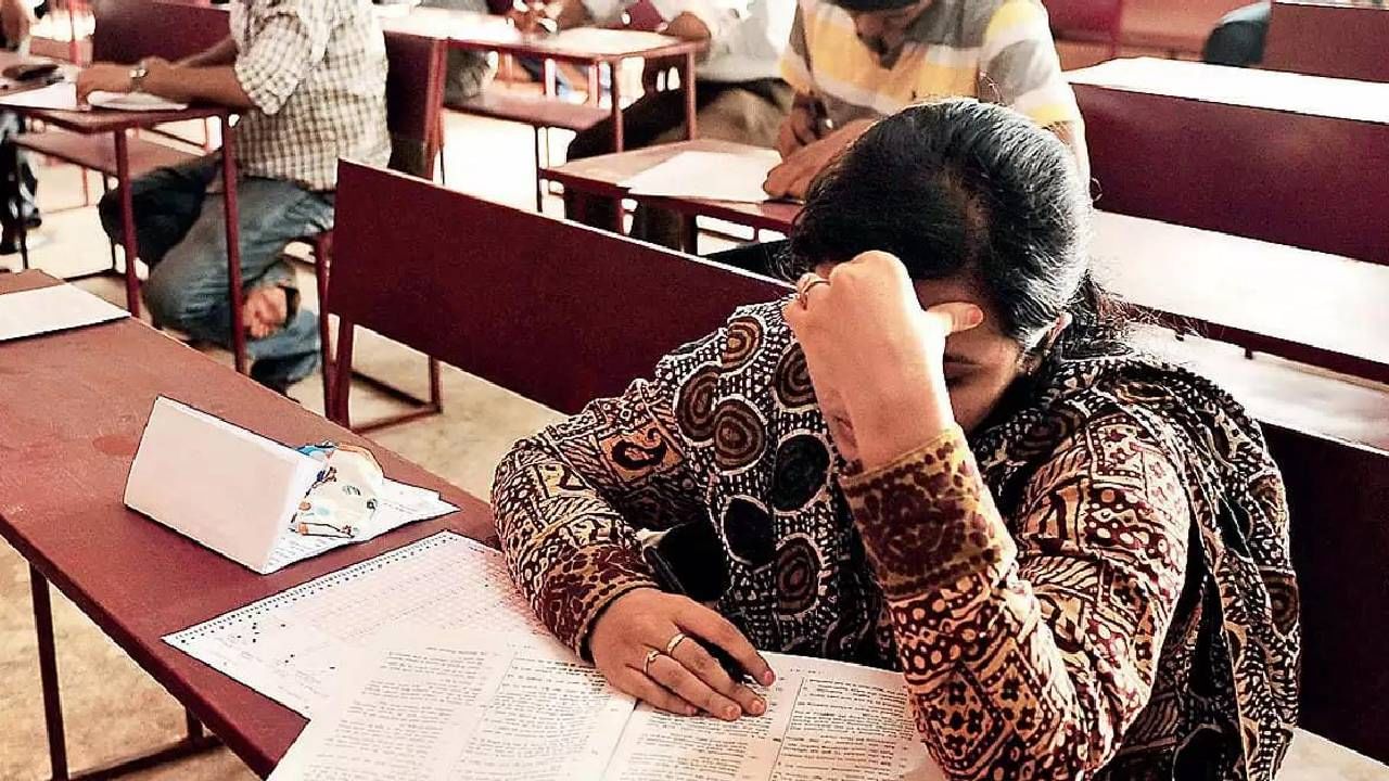 दहावीच्या विद्यार्थ्यांसाठी महत्त्वाची बातमी, 'ही' परीक्षा पुढे ढकलली दहावीच्या विद्यार्थ्यांसाठी महत्त्वाची बातमी, 'ही' परीक्षा पुढे ढकलली