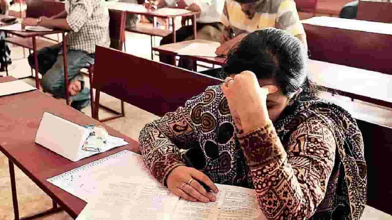 MPSC परिक्षेचा गोंधळ संपता संपेना, आता 'या' कारणामुळे विद्यार्थी हैराण MPSC परिक्षेचा गोंधळ संपता संपेना, आता 'या' कारणामुळे विद्यार्थी हैराण