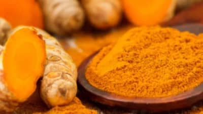 दररोज हळदीचे पाणी पिणे आरोग्यासाठी गुणकारी, वाचा सविस्तर! 