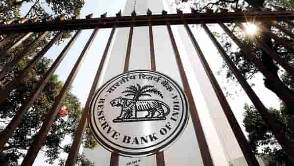 RBI EMI : ईएमआयचं ओझं होणार कमी, आरबीआय खरंच देणार गोड बातमी?