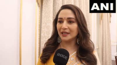 धकधक गर्ललाही मन की बातची भुरळ, माधुरी दीक्षित हिने केले पंतप्रधान मोदी यांचे कौतुक; म्हणाली...