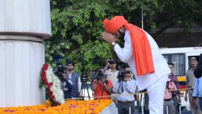 Maharashtra Din : मुख्यमंत्री एकनाथ शिंदे यांचं हुतात्म्यांना अभिवादन