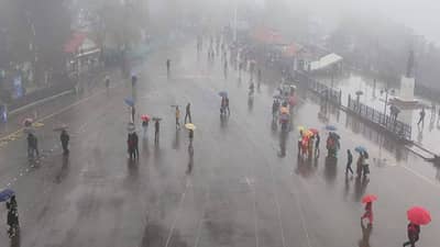 हिवाळ्यानंतर डायरेक्ट पावसाळा आला काय ? शिमल्यात 17 वर्षांनंतर एप्रिलमध्ये सर्वाधिक मुसळधार पाऊस, नागरिकांची उडवली भंबेरी