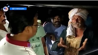 नेत्यापुढंच नुकसानग्रस्त शेतकऱ्यानं फोडला हंबरडा अन् मांडली व्यथा