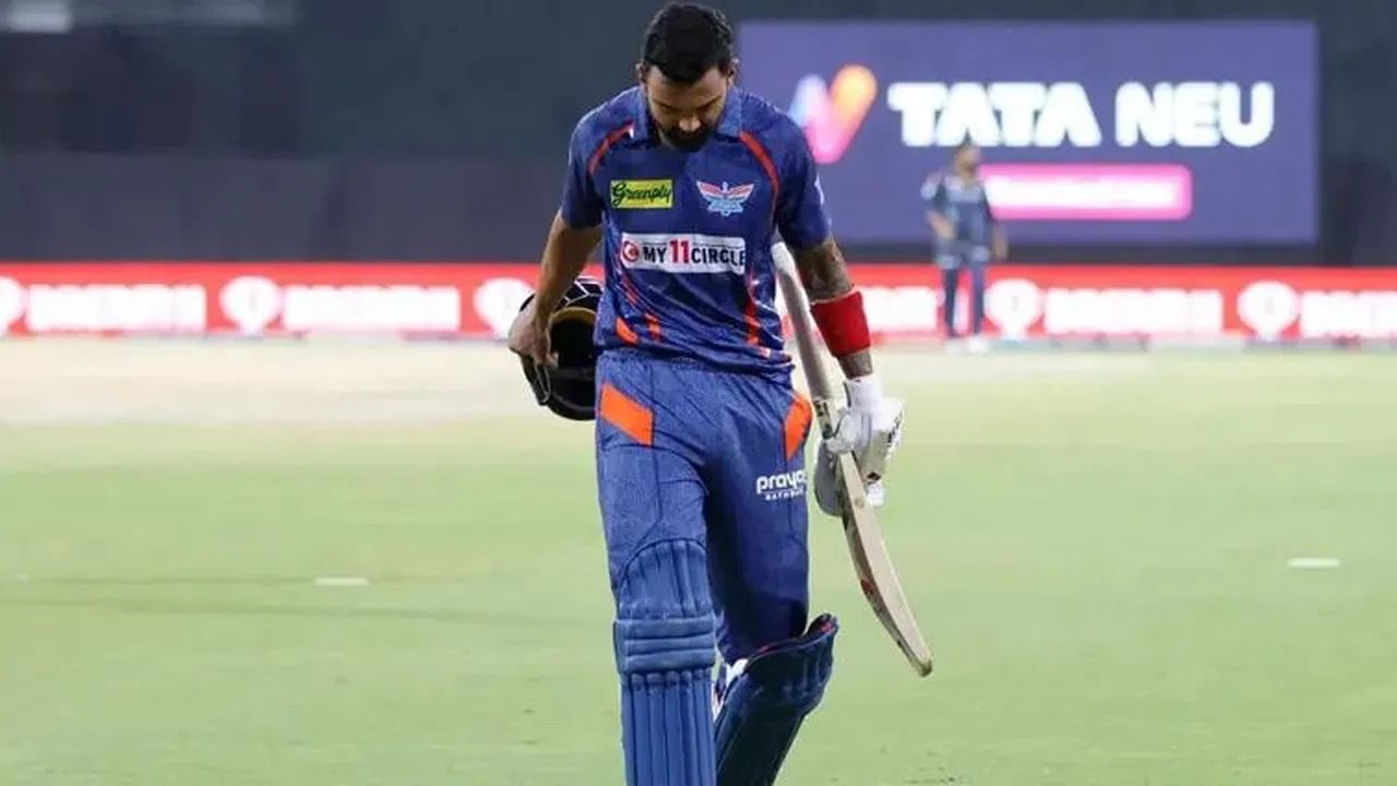 चेन्नई विरुद्धच्या सामन्यातही केएल राहुल 18 चेंडूत 20 धावा केल्या. तेव्हा चेन्नई विरुद्ध 205 धावा केल्या. लखनऊ सुपर जायंट्सने दिल्ली कॅपिटल्स विरुद्ध 193 धावांची खेळी केली. तेव्हा केएल राहुलने 12 चेंडूत 8 धावा केल्या होत्या.