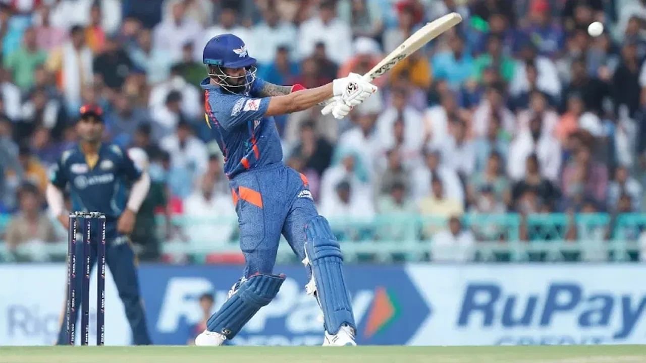 केएल राहुलने गुजरात टायटन्सविरुद्ध 61 चेंडूत 68 धावा केल्या. या सामन्यात लखनऊ सुपर जायंट्सचा 128 धावांनी पराभव झाला. 