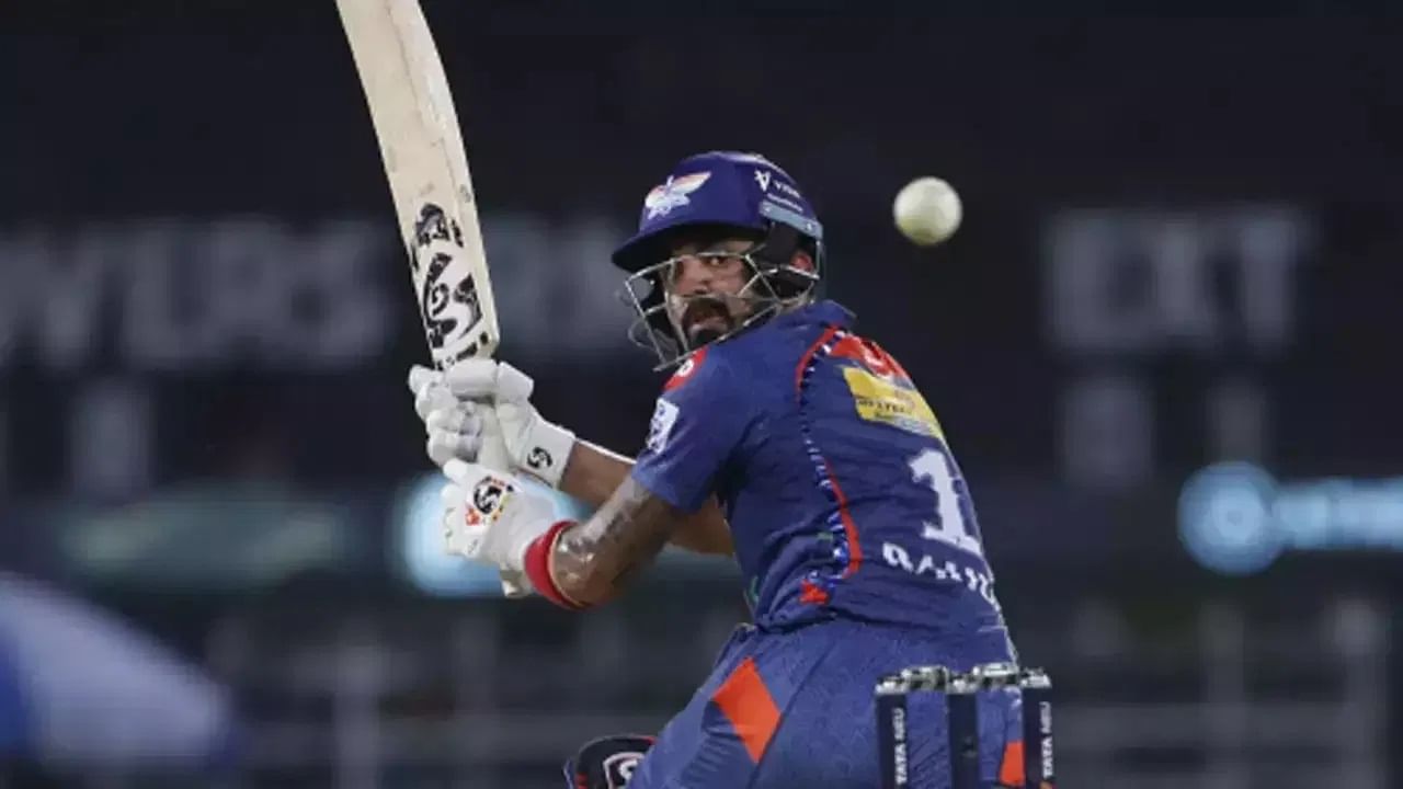 आकडेवारीनुसार, केएल राहुलने 20 पेक्षा कमी चेंडूंचा सामना केला किंवा लवकर आऊट झाला, तर लखनऊ सुपर जायंट्सला फायदा होत आहे.पॉवरप्लेमध्ये संथ गतीने बॅटींग करण्याचा फटका संघाला बसत आहे. 