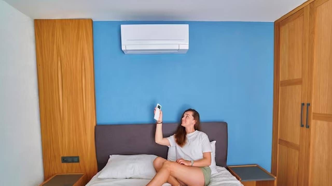 तुम्हालाही AC शिवाय झोप लागत नाही ? त्वचेपासून शरीराच्या या अवयवापर्यंत होतात एसीचे दुष्परिणाम तुम्हालाही AC शिवाय झोप लागत नाही ? त्वचेपासून शरीराच्या या अवयवापर्यंत होतात एसीचे दुष्परिणाम