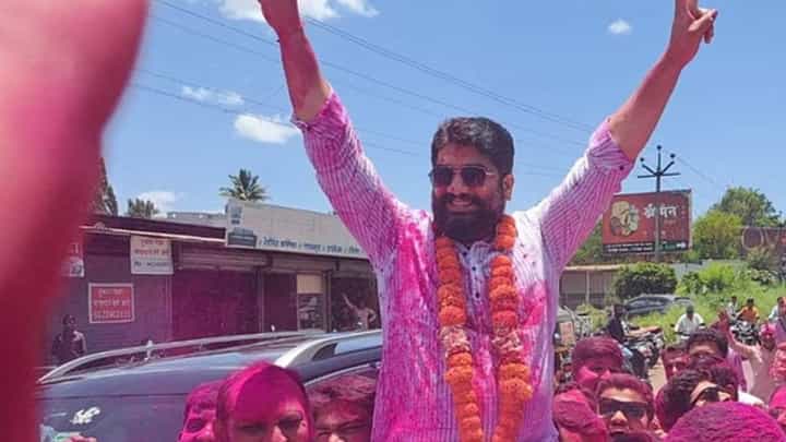 आमदार शिवेंद्रराजेंचं साताऱ्यात पारडं जड…; खासदारांना भोपळाही फोडता नाही आला आमदार शिवेंद्रराजेंचं साताऱ्यात पारडं जड…; खासदारांना भोपळाही फोडता नाही आला