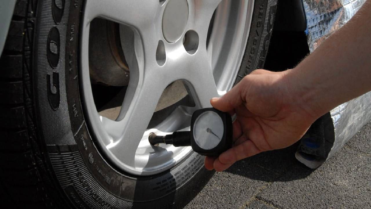 Automobile : कारच्या टायरचे आयुष्य वाढवायचे आहे? या चुका अवश्य टाळा Automobile : कारच्या टायरचे आयुष्य वाढवायचे आहे? या चुका अवश्य टाळा