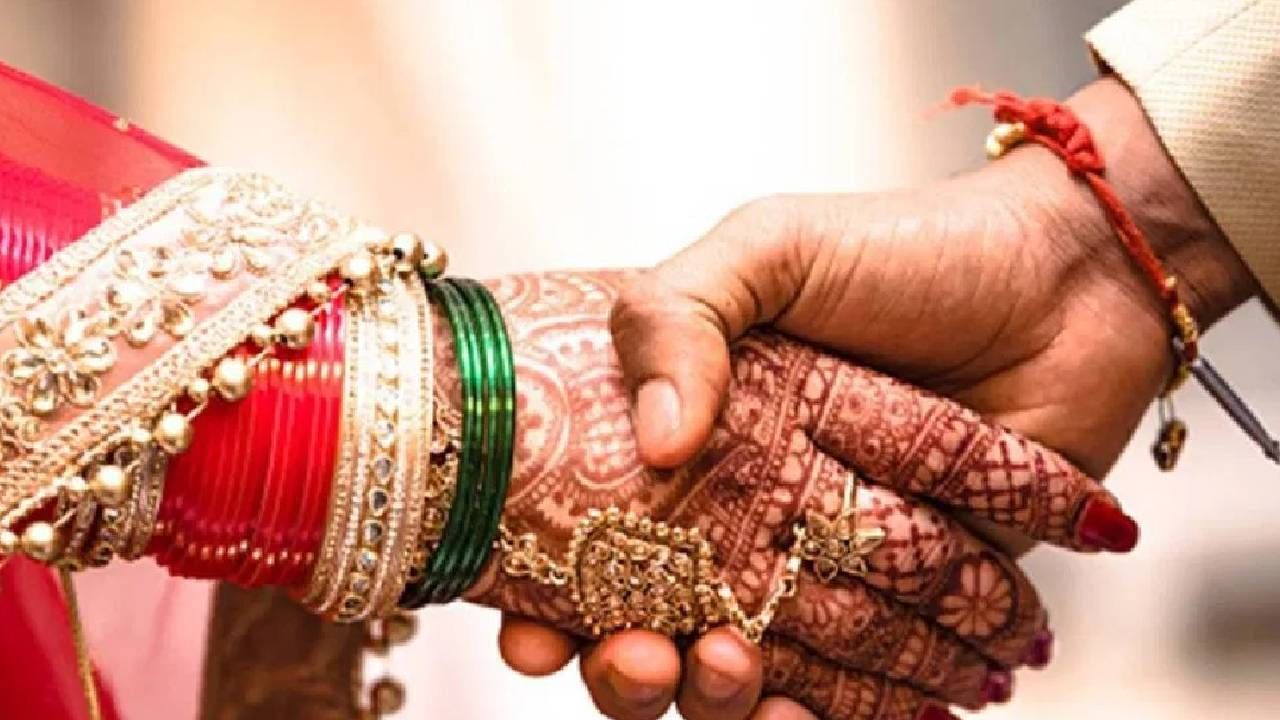 लग्नाच आश्वासन देऊन 32 वर्षाच्या मुलाने वयोवृद्ध महिलेला फसवलं, 3 वर्ष ठेवले शरीरसंबंध लग्नाच आश्वासन देऊन 32 वर्षाच्या मुलाने वयोवृद्ध महिलेला फसवलं, 3 वर्ष ठेवले शरीरसंबंध