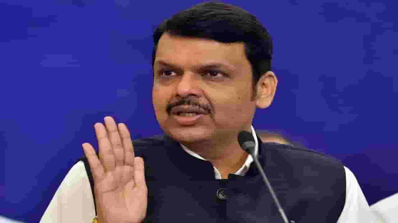 पवारांनी अध्यक्षपद सोडलं; देवेंद्र फडणवीस म्हणाले की… पवारांनी अध्यक्षपद सोडलं; देवेंद्र फडणवीस म्हणाले की…