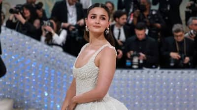 Alia Bhatt | आलिया भट्टसोबत मेट गालामध्ये झाली सर्वांत मोठी चूक; तरीही काहीच करू शकली नाही अभिनेत्री