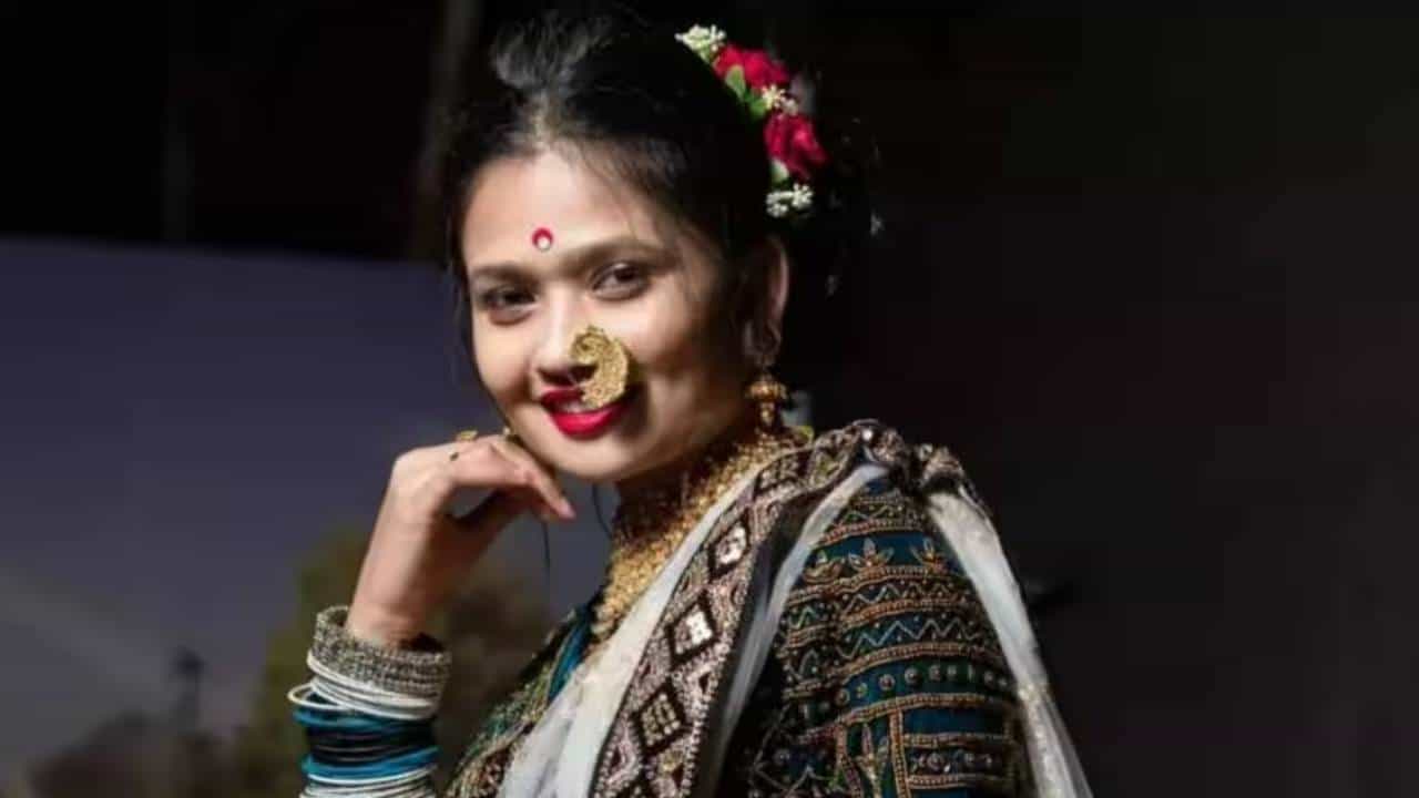 Gautami Patil : त्यांना माझ्या समोर उभं कराच!; गौतमी पाटील हिनं थेट रघुवीर खेडकरानांच केलं आवाहन