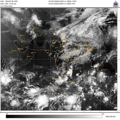 IMD alerts Weather updates : मे महिना आला तरी उन्हाळा नाहीच, कुठे दिला यलो अलर्ट