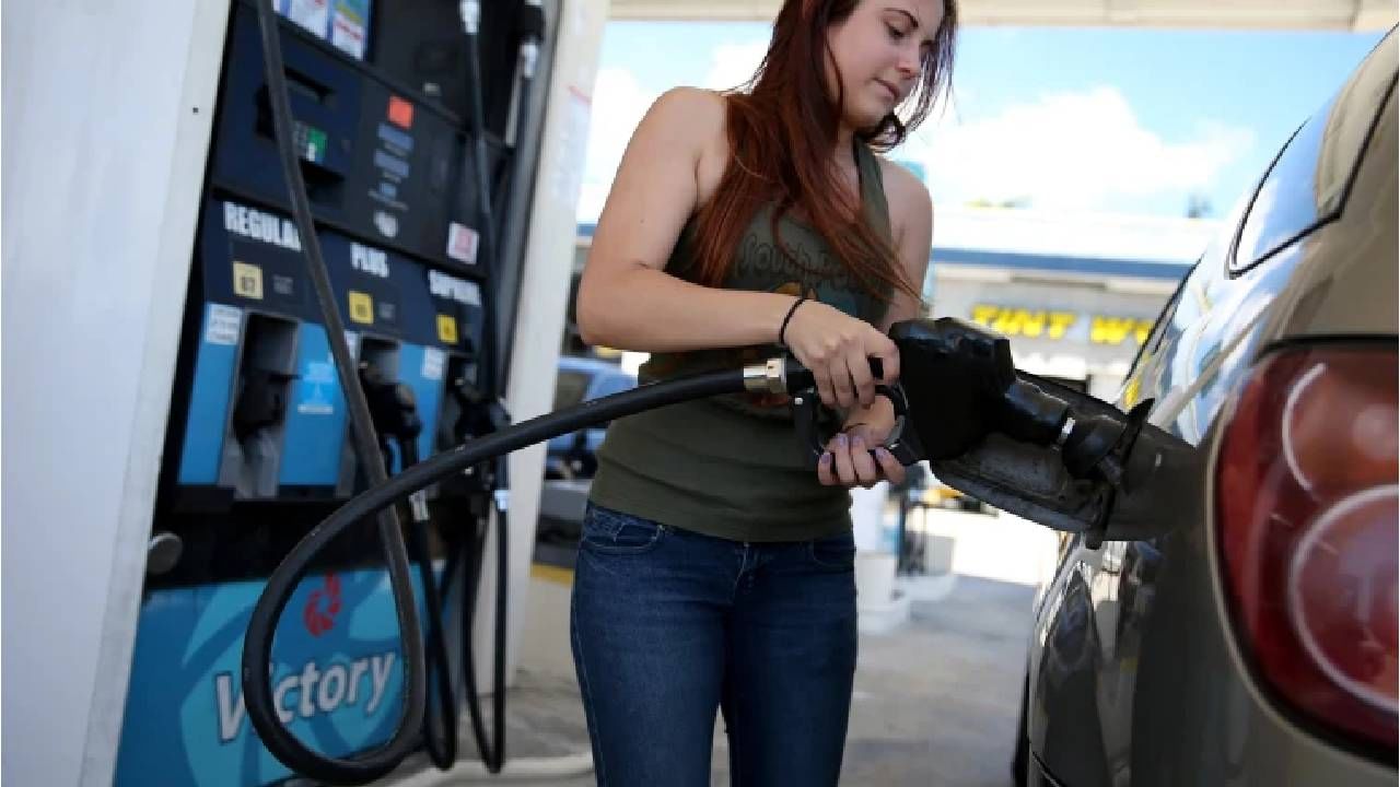 Petrol Diesel Price Today : कच्चे तेल गडगडले, पण परभणी, नांदेड, औरंगाबादकरांना नाही दिलासा
