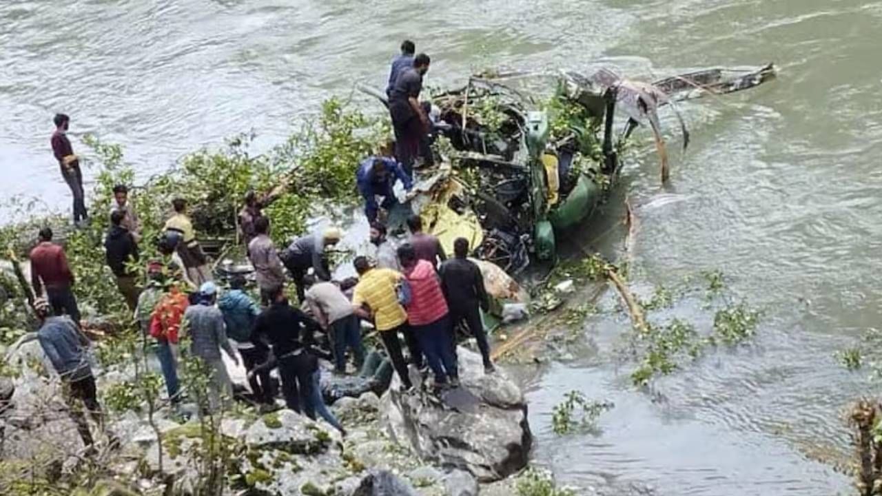 मोठी बातमी ! लष्कराचं हेलिकॉप्टर चिनाब नदीत कोसळलं; युद्ध पातळीवर बचावकार्य सुरू