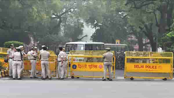 जंतर-मंतरवरील मध्यरात्रीच्या ‘त्या’ राड्यानंतर पोलीस सतर्क, पोलिसांच्या मोठ्या फौजफाट्यासह परिसरही केला निर्मनुष्य