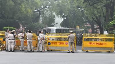 जंतर-मंतरवरील मध्यरात्रीच्या ‘त्या’ राड्यानंतर पोलीस सतर्क, पोलिसांच्या मोठ्या फौजफाट्यासह परिसरही केला निर्मनुष्य