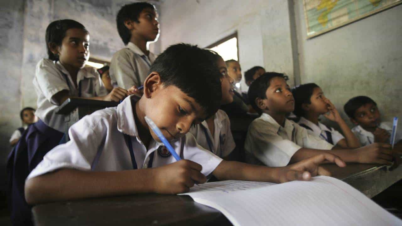 पाचवीच्या विद्यार्थ्यांचा 80 वर्षे जुना पेपर व्हायरल, कशी असेल बरं ही प्रश्नपत्रिका? बघा