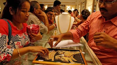 Jalgaon Gold Silver : सुवर्णनगरीत सोने कडाडले! एकाच दिवसात एक हजारांची भरारी, इतका आहे भाव