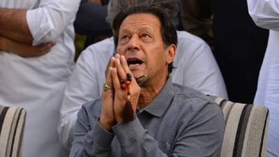 लाहौर न्यायालयात इम्रान खान यांना झाली धक्काबुक्की; पाय मोडला...