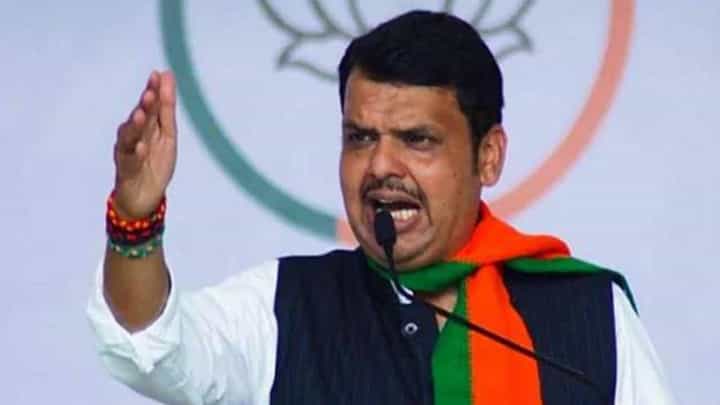 देवेंद्र फडणवीसांची तुफान फटके बाजी; म्हणाले मी पुन्हा येईन म्हटलं की... देवेंद्र फडणवीसांची तुफान फटके बाजी; म्हणाले मी पुन्हा येईन म्हटलं की...
