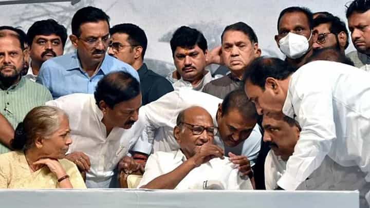 पवार यांचा राजीनाम्याचा प्रस्ताव कोअर कमिटीने नाकारला; केली 'ही' विनंती पवार यांचा राजीनाम्याचा प्रस्ताव कोअर कमिटीने नाकारला; केली 'ही' विनंती