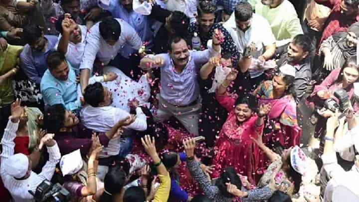मुंबईत NCP कार्यालयाबाहेर आज दिवाळी, कार्यकर्त्यांचा एकच जल्लोष, शरद पवार, शरद पवार मुंबईत NCP कार्यालयाबाहेर आज दिवाळी, कार्यकर्त्यांचा एकच जल्लोष, शरद पवार, शरद पवार