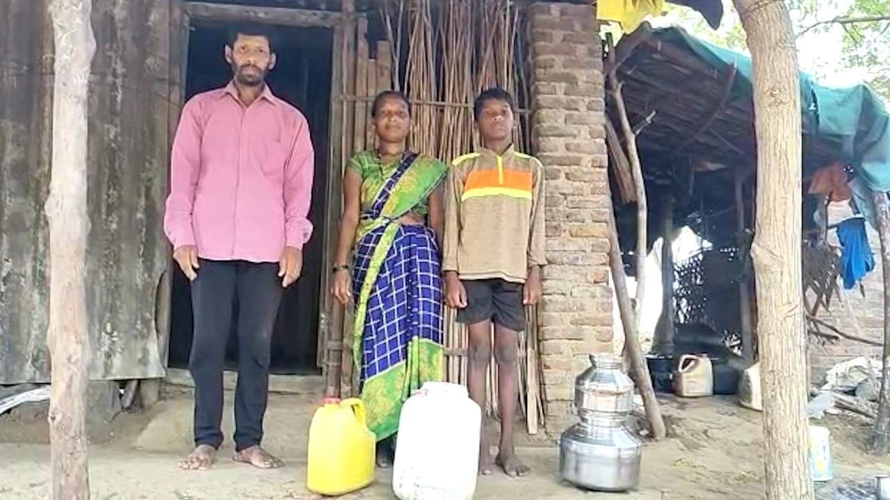 कामावरून थकून आल्यावर आईला पाण्यासाठी दूर जावं लागायचं, चौदा वर्षांच्या मुलानी युक्ती लढवली, पंचक्रोशीत होत आहे कौतुक