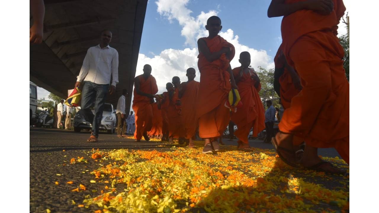 वैशाख पोर्णिमा म्हणजेच बुद्ध पोर्णिमेला तथागत गौतम बुद्ध यांची जयंती जगभरात आनंद आणि उत्साहात साजरी केली जात असते. नाशिक महानगरीत यंदा आणखीनच उत्साहाला उधाण आले होते. नाशिक शहरातून हजारो नागरिकांनी बुद्ध मूर्तींची मिरवणूक काढली. 