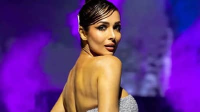 Malaika Arora | बाॅलिवूडची फिटनेस क्वीन 24 वर्षांच्या मुलींसारखी मित्रांसोबत धमाल करताना दिसली, मलायका अरोरा हिचा व्हिडीओ व्हायरल