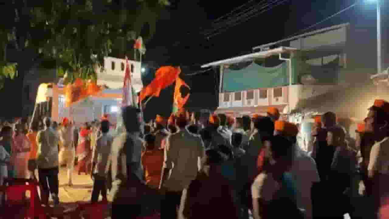 बेळगावात काँग्रेसची सभा उधळवली, सभेत भगवे ध्वज घेऊन मराठी भाषिक घुसले; नेमकं काय झालं?