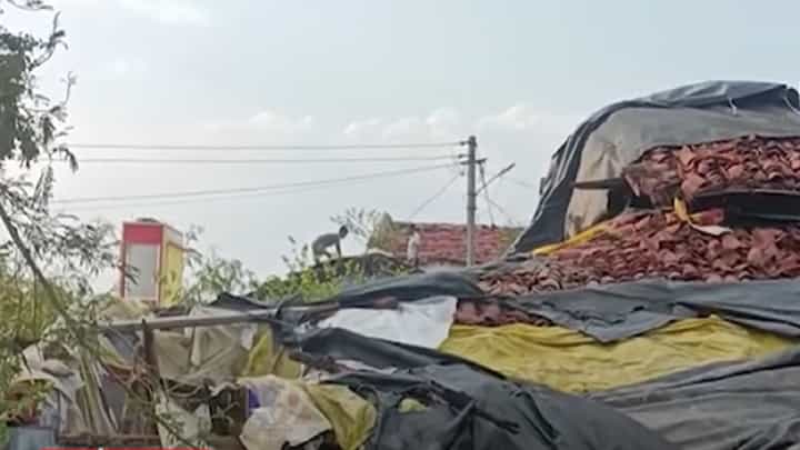 अवकाळी पावसानं 702 घरांची पडझड, नापिकीची झळा सोसणाऱ्या या अवकाळीनं शेतकरी 'गार' अवकाळी पावसानं 702 घरांची पडझड, नापिकीची झळा सोसणाऱ्या या अवकाळीनं शेतकरी 'गार'