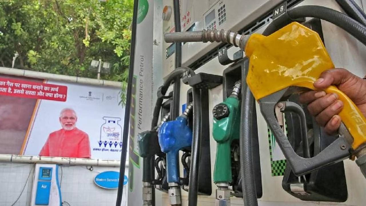 Petrol-Diesel Income : इथं वाहनावर पेट्रोल टाकण्याची वेळ, केंद्र सरकार मात्र करतंय खेळ, एका लिटरवर मोदी सरकारची इतकी कमाई
