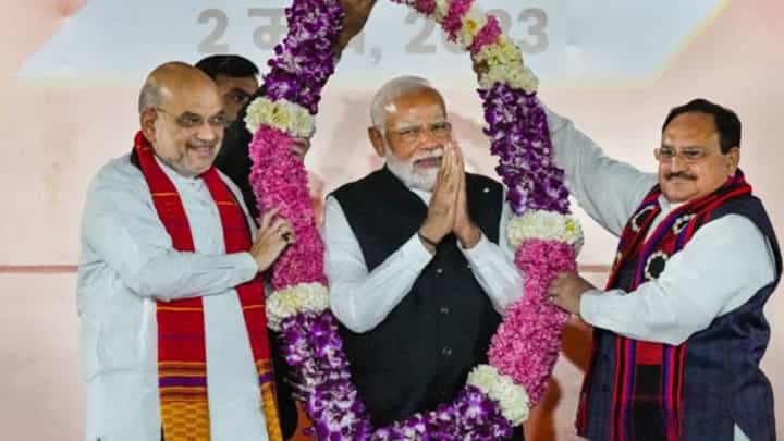 कर्नाटकचं राजकीय तापमान वाढणार? प्रचारात आज दिग्गज स्टेजवर? आरोप-प्रत्यारोपांच्या फैरीच फैरी कर्नाटकचं राजकीय तापमान वाढणार? प्रचारात आज दिग्गज स्टेजवर? आरोप-प्रत्यारोपांच्या फैरीच फैरी