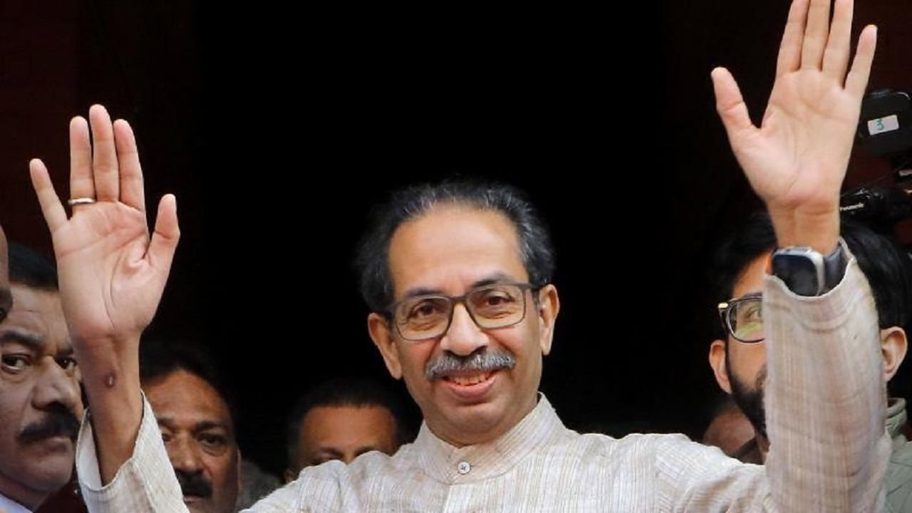 उद्धव ठाकरे आज रत्नागिरी दौऱ्यावर, कोकणातील राजकीय वातावरण तापणार, आजच्या घडामोडी काय? उद्धव ठाकरे आज रत्नागिरी दौऱ्यावर, कोकणातील राजकीय वातावरण तापणार, आजच्या घडामोडी काय?