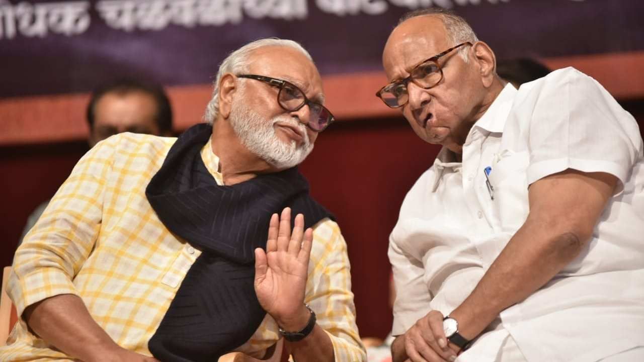 शरद पवार यांच्या राजीनाम्याबाबत 'या' दोन नेत्यांना माहिती होतं; छगन भुजबळ यांनी पडद्या मागची गोष्ट सांगितली शरद पवार यांच्या राजीनाम्याबाबत 'या' दोन नेत्यांना माहिती होतं; छगन भुजबळ यांनी पडद्या मागची गोष्ट सांगितली